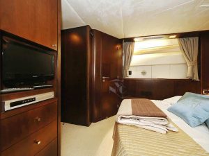 Azimut charter rental yachtco motoryacht (27)