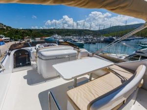 Fairline charter rent motoryacht yachtco (5)