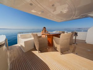 Feretti charter rent motoryacht yachtco (5)