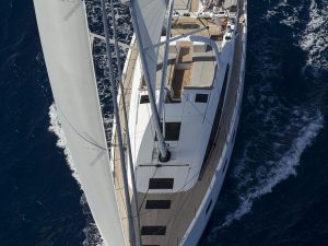 Sailboat charter rent yachtco (5)