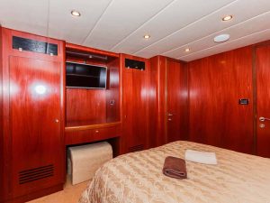 Luxury Yacht charter rent yachtco (22)
