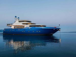 Luxury Yacht charter rent yachtco (9)