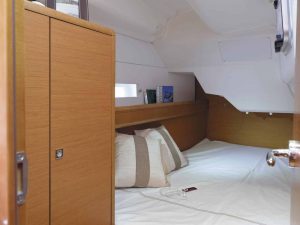 Jeanneau sailboat charter rent yachtco (14)