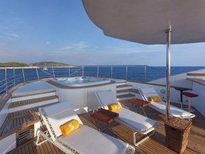 Rent Luxury Yachts (11)
