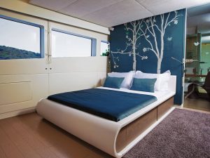 Rent Luxury Yachts (42)