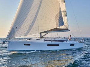 Sailboat charter rent yachtco (25)