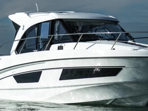 Bénéteau motor yacht charter rent yachtco (2)