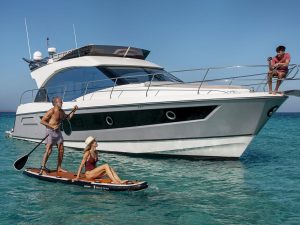 Bénéteau motor yacht charter rent yachtco (5)